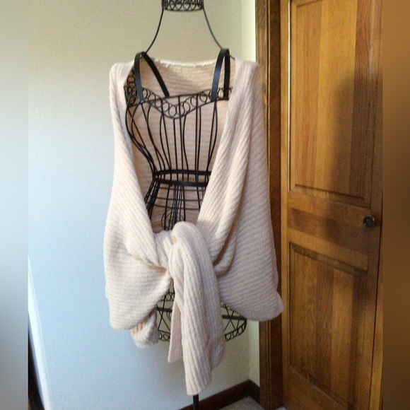 Soft tan chenille shrug, O/S - Picture 4 of 4